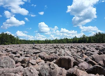 pennsylvania/pocono-mountains/attraction/hickory-run-boulder-field