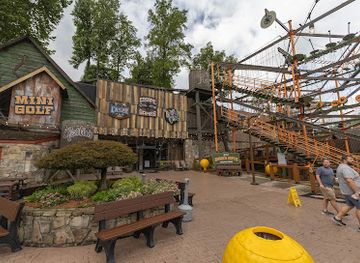 tennessee/great-smoky-mountains-national-park/attraction/gatlin-s-mini-golf