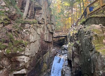 new-hampshire/mount-washington-valley/attraction/sabbaday-falls-trail