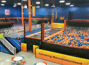 pennsylvania/lancaster/attraction/sky-zone-trampoline-park