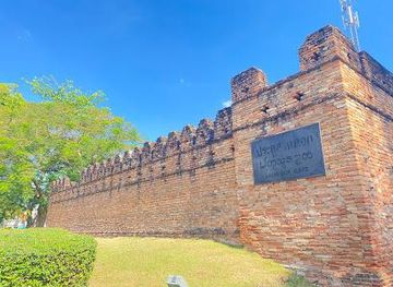 thailand/chiang-mai/attraction/suan-dok-gate