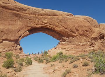 utah/canyonlands-national-park/attraction/turret-arch