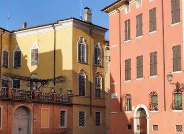 italy/emilia-romagna/attraction/piazza-della-pomposa