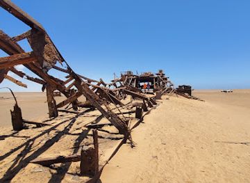 namibia/namib-desert/attraction/old-oil-rig