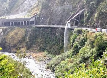 new-zealand/west-coast/attraction/otira-gorge-rock-shelter-lookout