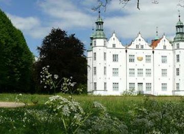 germany/holstein/attraction/ahrensburg-palace
