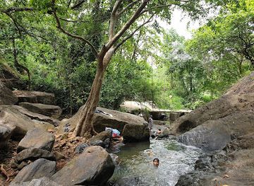 sri-lanka/kurunegala-district/attraction/galgediyana-waterfall