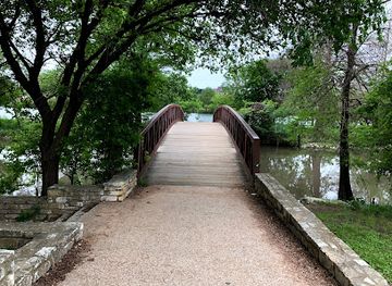 texas/mckinney-falls-state-park/attraction/stevie-ray-vaughan-statue