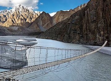 pakistan/gilgit/attraction/hussaini-suspension-bridge