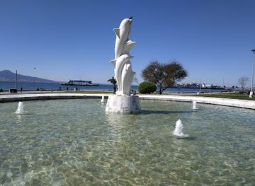 turkiye/izmir/attraction/dolphins-statue