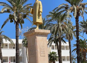 tunisia/monastir/attraction/statue-habib-bourguiba