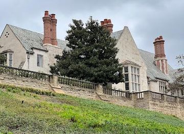 california/los-angeles/attraction/greystone-mansion-gardens-the-doheny-estate