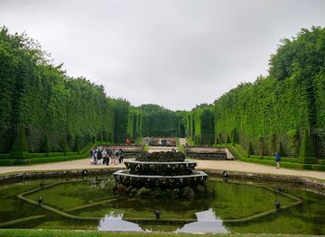 france/versailles/attraction/three-fountains-grove