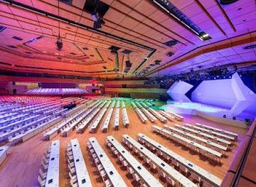 austria/vienna/attraction/austria-center