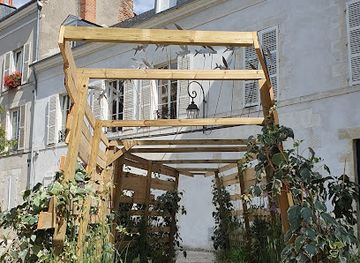 france/centre-val-de-loire/attraction/statue-of-jean-calvin