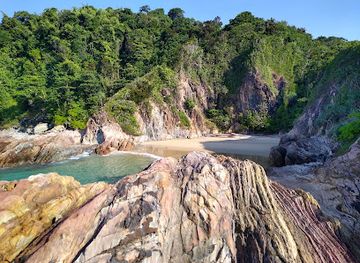 thailand/similan-islands/attraction/khao-lampi-hat-thai-mueang-national-park