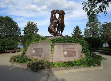 south-dakota/pierre/attraction/fighting-stallions-memorial