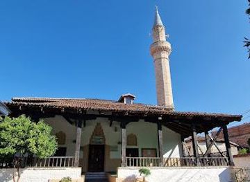 albania/berat/attraction/king-mosque-elbasan