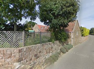 jersey/st-ouen/attraction/track-into-val-de-la-mare