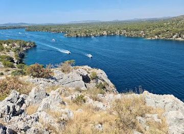 croatia/trogir/attraction/st-anthony-s-canal-hiking-trail