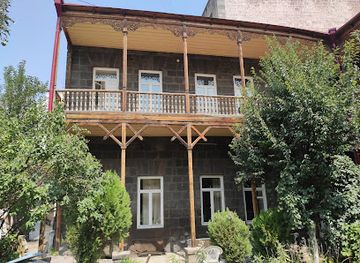 armenia/arpi-lake/attraction/the-gallery-of-mariam-and-eranuhi-aslamazyan-sisters