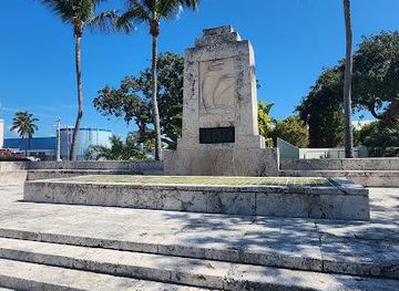 florida/key-largo/attraction/hurricane-monument