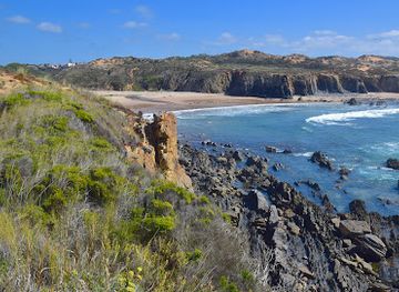 portugal/costa-vicentina/attraction/praia-da-foz-dos-ouricos
