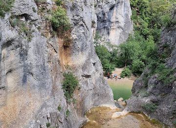 france/ardèche-gorges/attraction/cascade