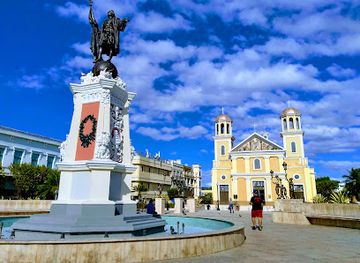 puerto-rico/west-region/attraction/plaza-cristobal-colon