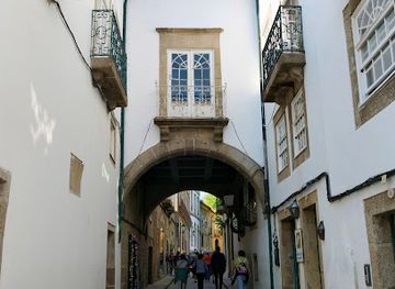 portugal/guimaraes/attraction/arco-do-amor