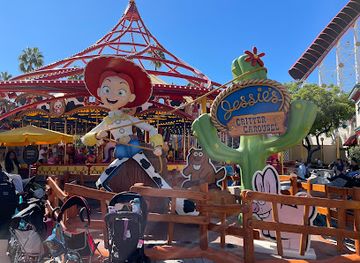 california/anaheim/attraction/jessie-s-critter-carousel