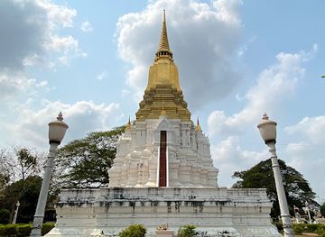 thailand/ayutthaya-province/attraction/sri-suriyothai-pagoda