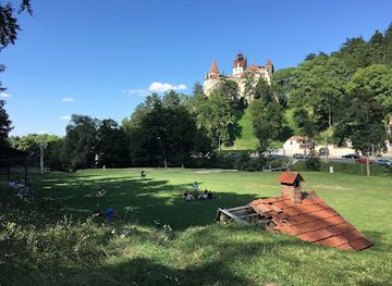 romania/bran-moieciu/attraction/park-view-bran-castle