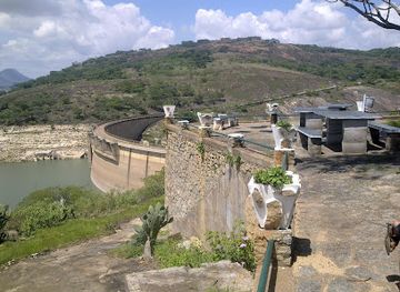 zimbabwe/great-zimbabwe-national-monument/attraction/lake-mutirikwi