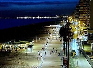 spain/cadiz/attraction/playa-de-la-victoria