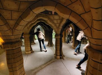 virginia/skyline-drive/attraction/mirror-maze