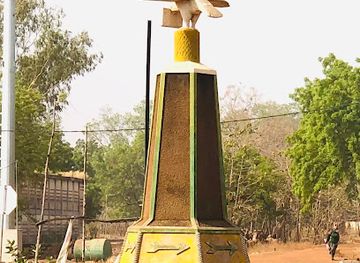 togo/mango/attraction/rond-point-grand-carrefour-de-mango