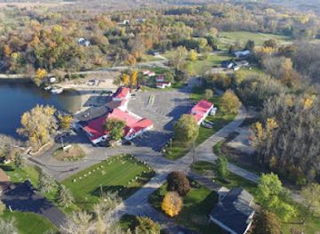 wisconsin/kettle-moraine/attraction/tiki-beach-resort