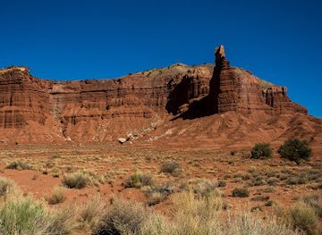 utah/capitol-reef-national-park/attraction/chimney-rock