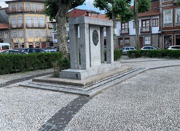 portugal/guimaraes/attraction/jardim-do-largo-condessa-do-juncal