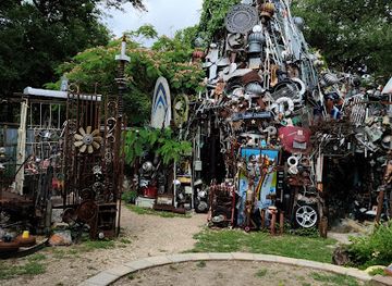 texas/mckinney-falls-state-park/attraction/cathedral-of-junk