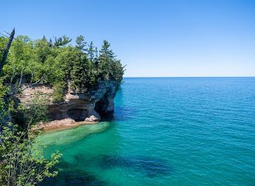 michigan/pictured-rocks-national-lakeshore/attraction/chapel-beach