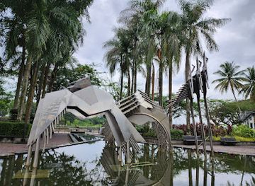 malaysia/kuching/attraction/hornbill-fountain
