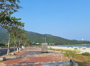 vietnam/da-nang/attraction/skyture-paragliding-du-luon-da-nang