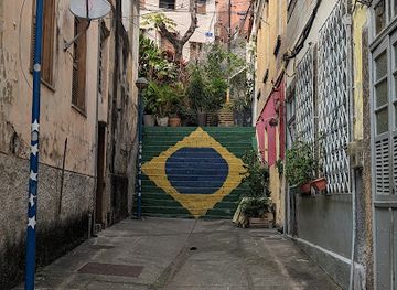 brazil/rio-de-janeiro/lapa/attraction/escada-da-bandeira-do-brasil