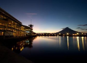 philippines/legazpi/attraction/embarcadero-de-legazpi