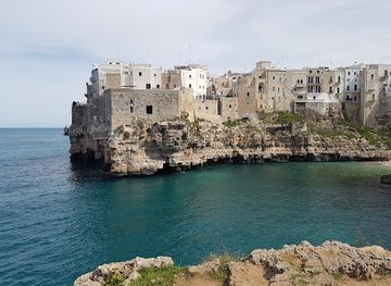 italy/apulia/attraction/monumento-a-domenico-modugno