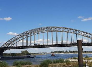 netherlands/nijmegen/attraction/waalkade
