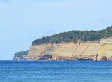 michigan/pictured-rocks-national-lakeshore/attraction/munising-visitor-center