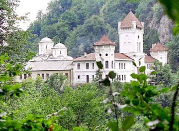 romania/muntenia/attraction/tismana-orthodox-monastery